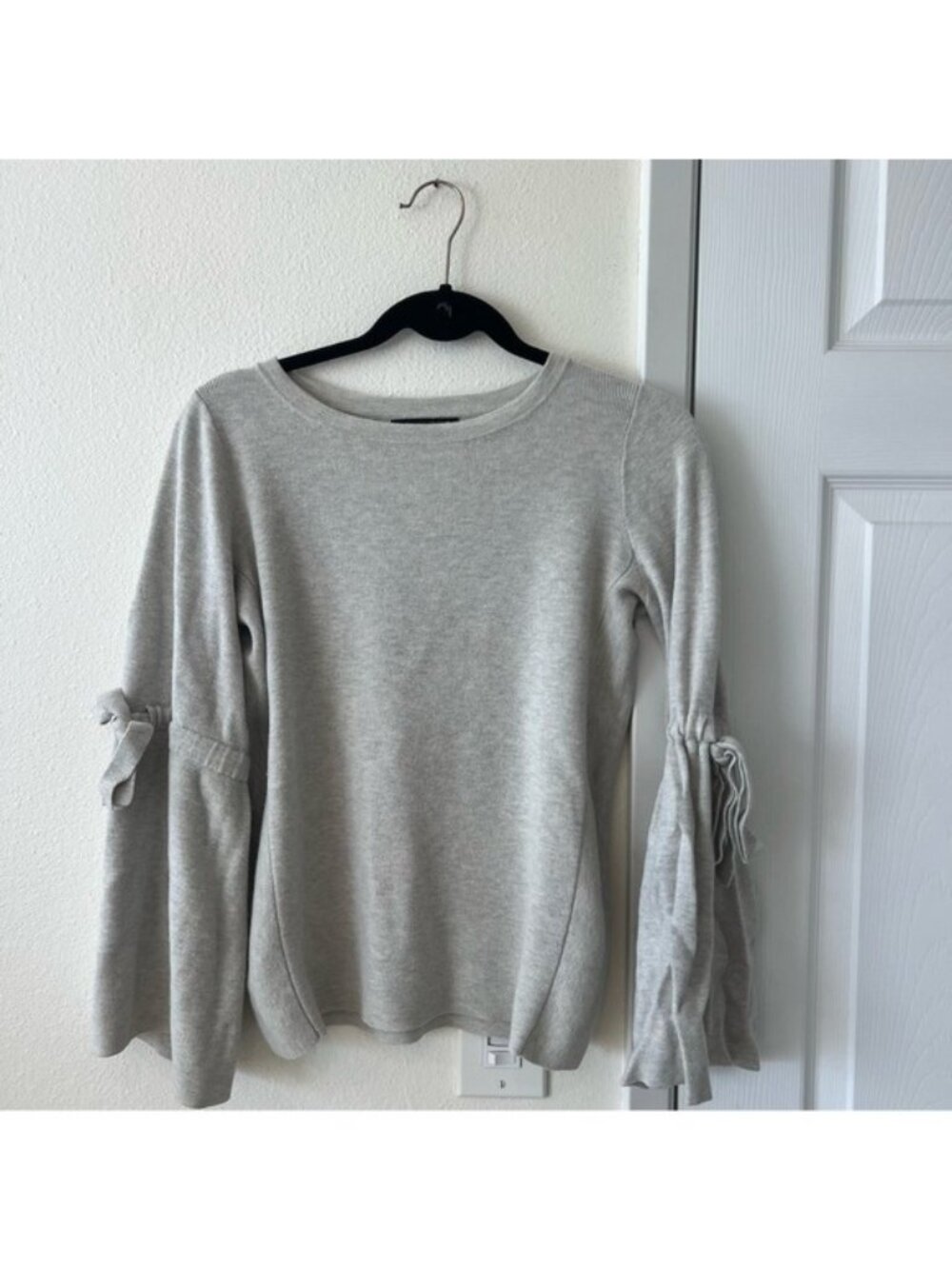 Banana Republic Extra Fine Merino Wool Bell Sleeve Sweater Size Small